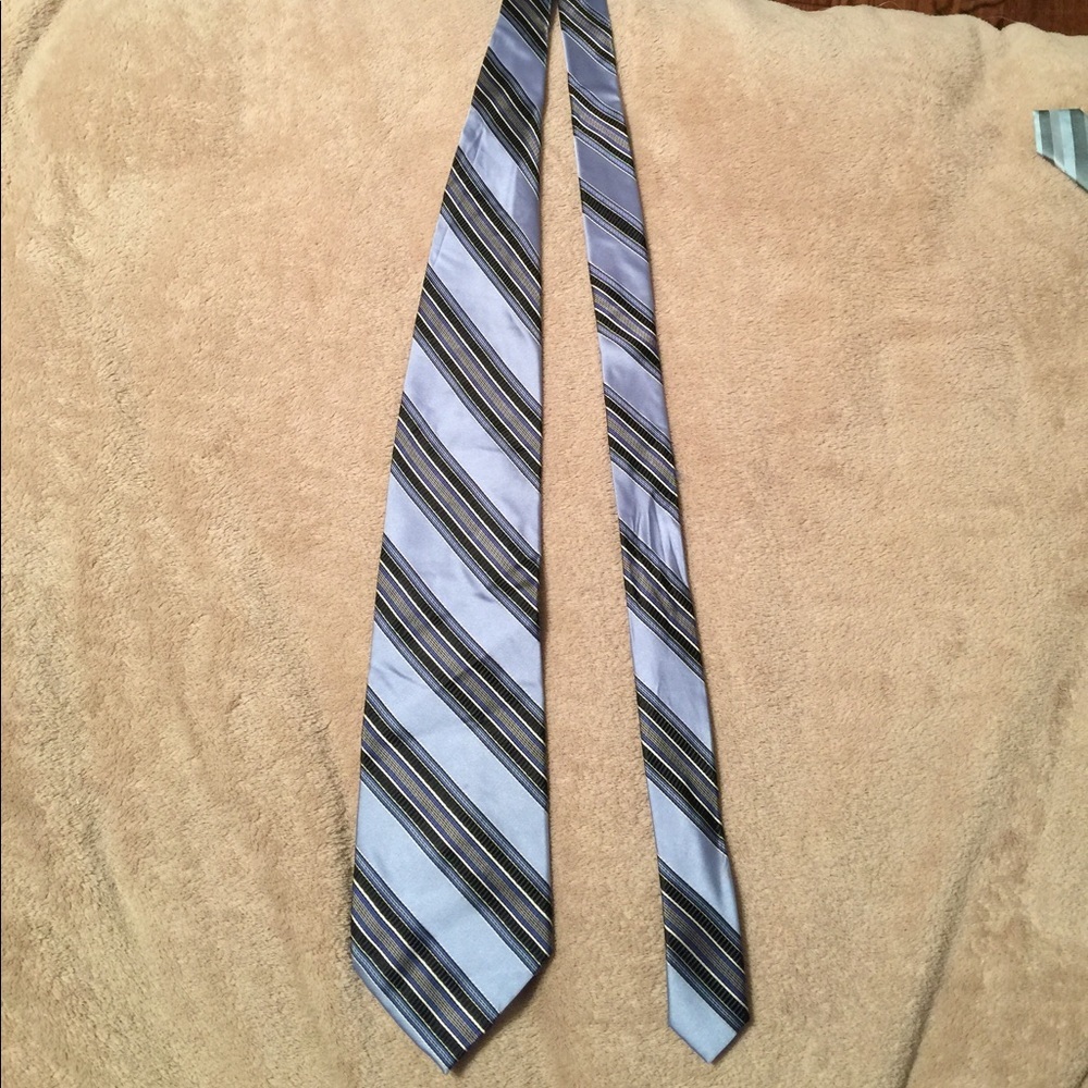 Screenplay tie